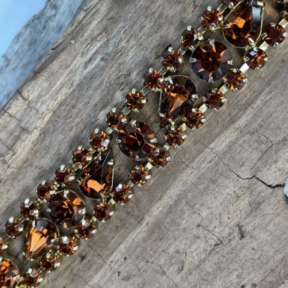 Vintage Amber Rhinestone Bracelet in a Goldtone Setting - Picture 8 of 14